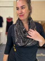 Loop de loop Scarf - Black & Grey Wave