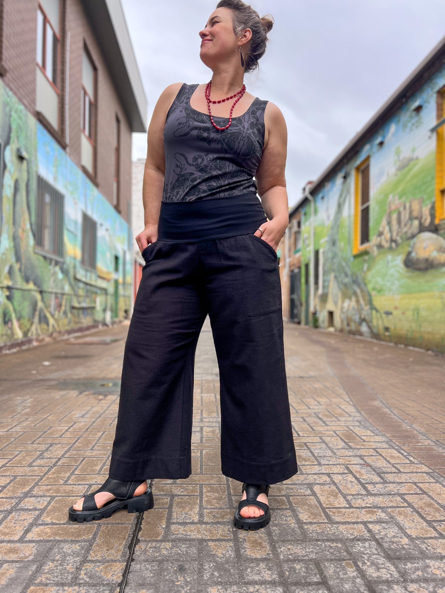 Black Linen-Cotton Cropped Verge Pants
