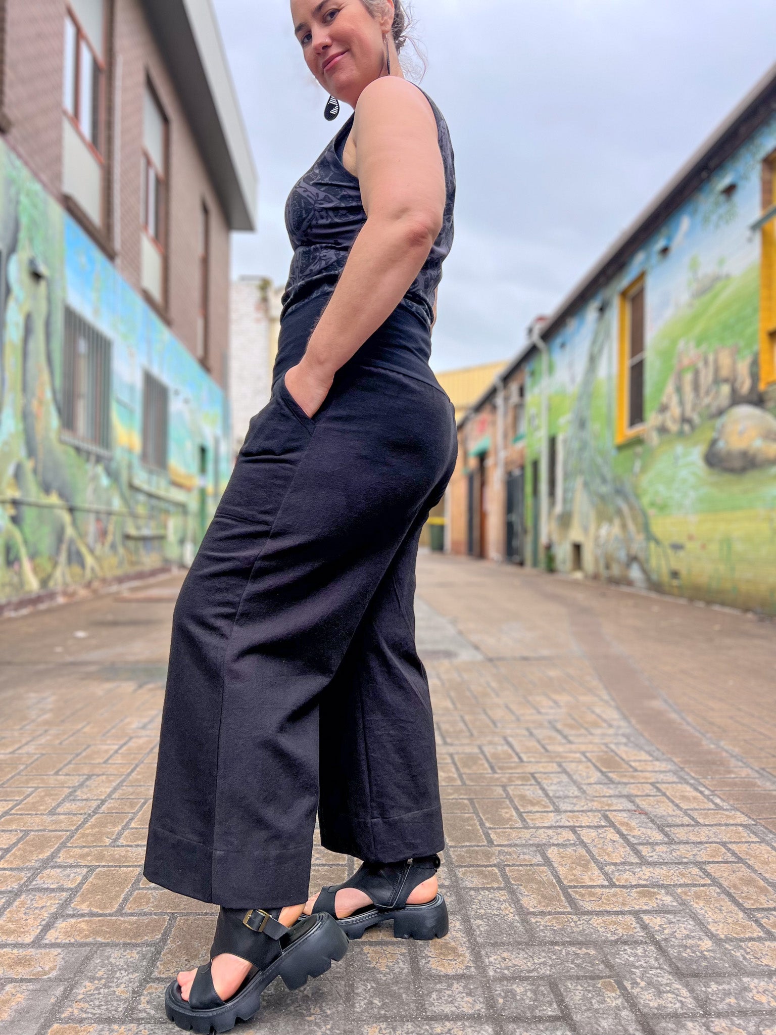 Black Linen-Cotton Cropped Verge Pants