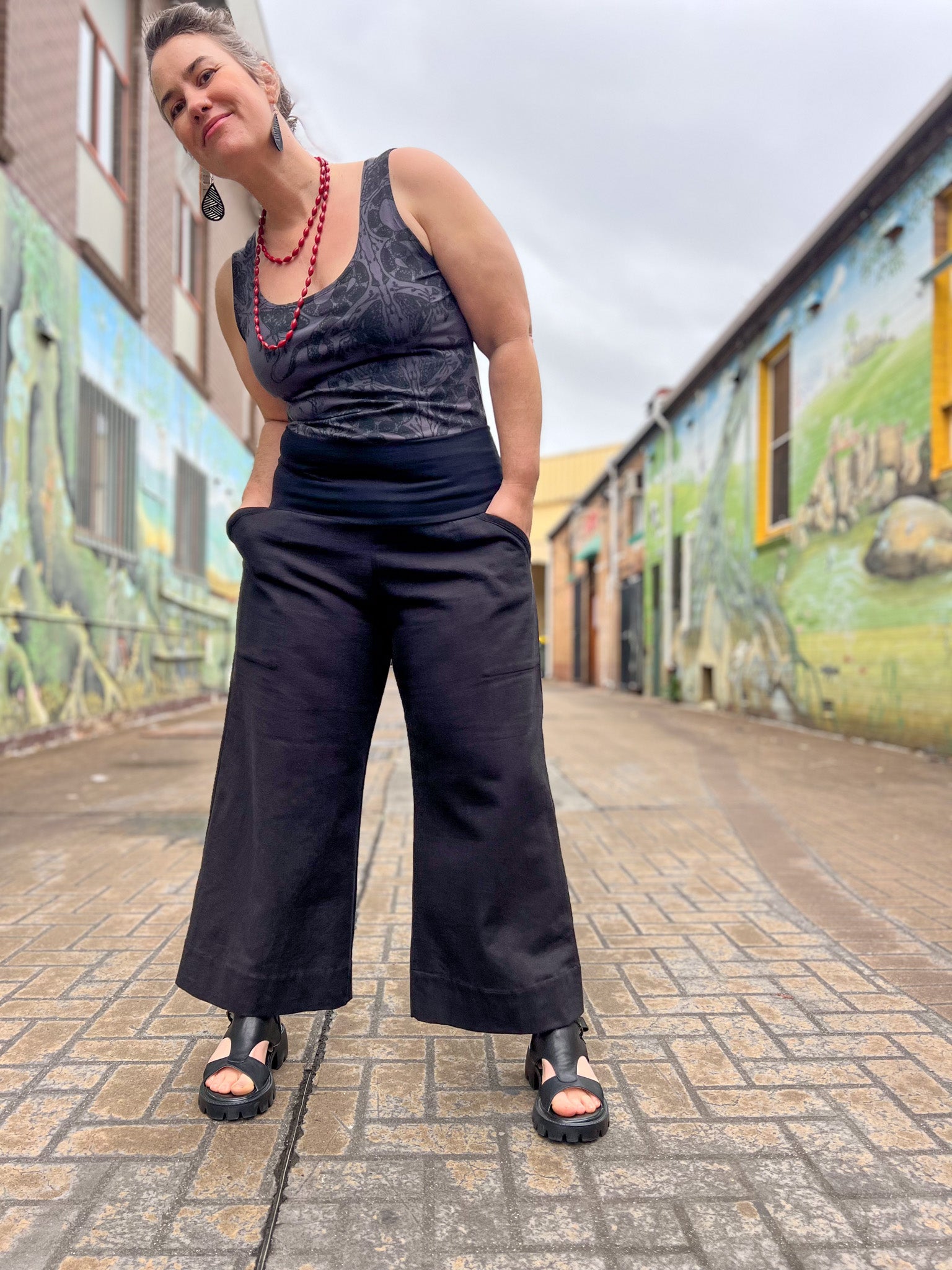 Black Linen-Cotton Cropped Verge Pants
